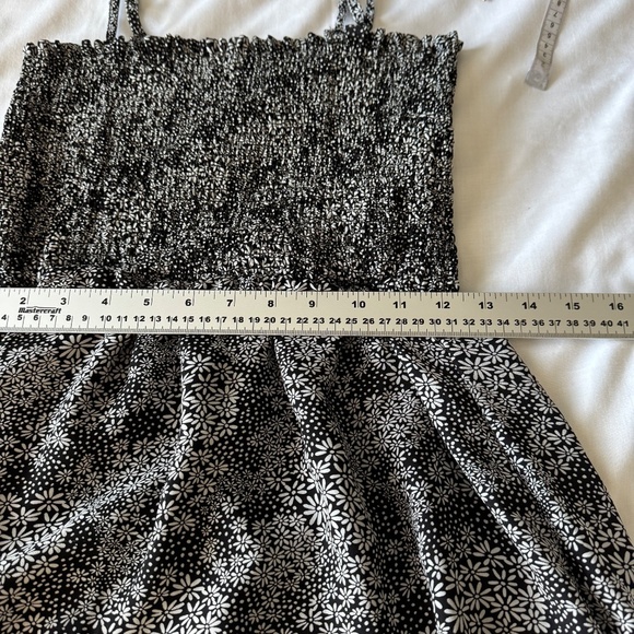 Floral Print Dress Black and White Sleeveless Smocked Black Gray Casual Sundress - Picture 13 of 16